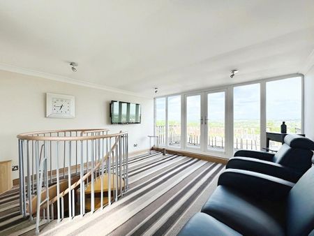 2 bedroom penthouse to rent - Photo 2