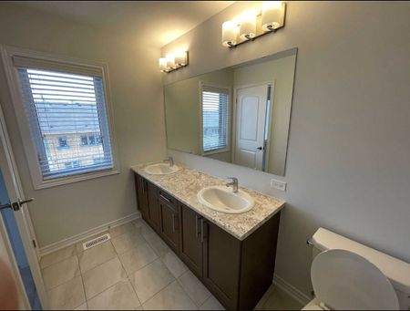 For Lease - 171 Lageer Drive, Whitchurch-Stouffville, Ontario - Photo 2