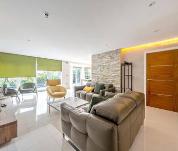 5 bedroom detached house to rent - Photo 4