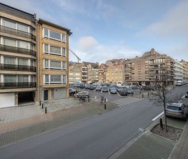 Ongemeubeld appartement, zeer centraal gelegen aan de zonnekant van... - Photo 1