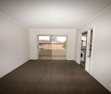 Spacious One-Bedroom Apartment in the Heart of Kingsford - Photo 2