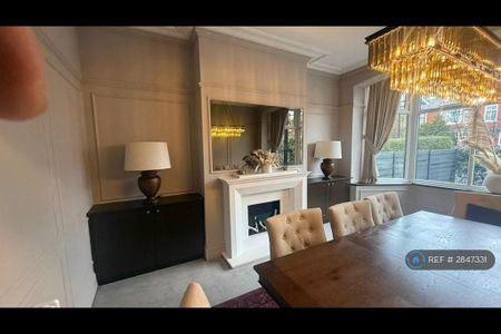 4 bedroom semi-detached house to rent - Photo 3