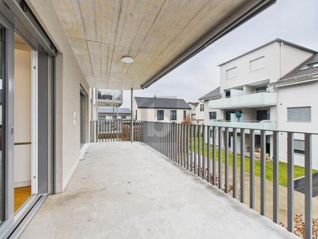 ATTRACTIVE AND MODERN - Photo 4