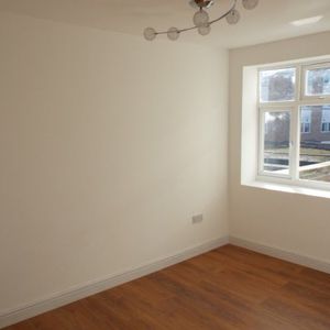 Station Lane, Hornchurch, RM12 6NJ, Property for rent - Photo 2