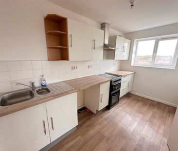 2 bedroom Flat To Let - Photo 4