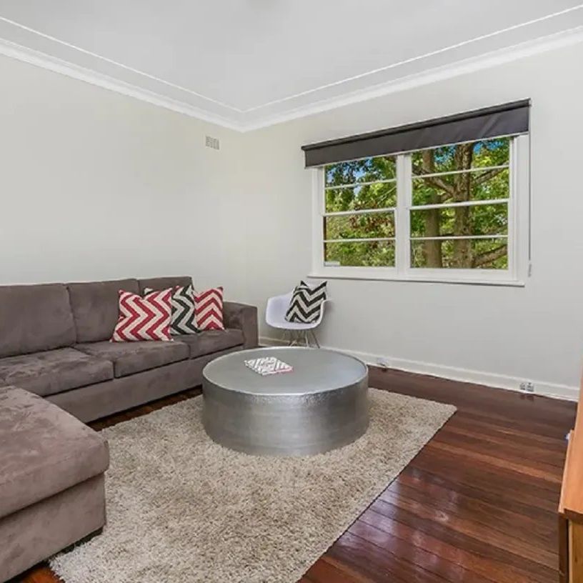 Lovely brick home with spacious pet friendly yard - Photo 1