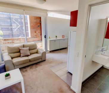 Large 1 Bedroom - Photo 2