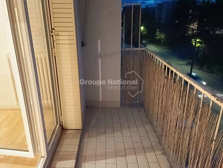 Appartement T3 avec balcon situé sur Bourg Saint Andéol, - Photo 5