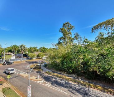 LEASE BREAK - LIGHT, LUXURY AND LEAFY VIEWS!! - Photo 6