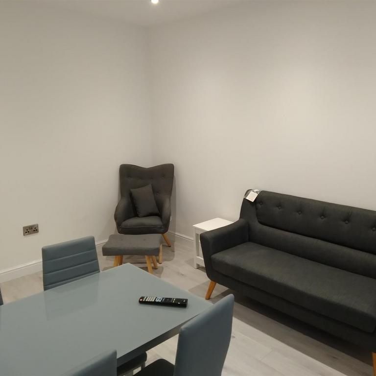 3 bedroom private hall to rent - Photo 1