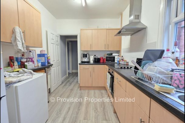 5 Bedroom Student House Headingley - Photo 1