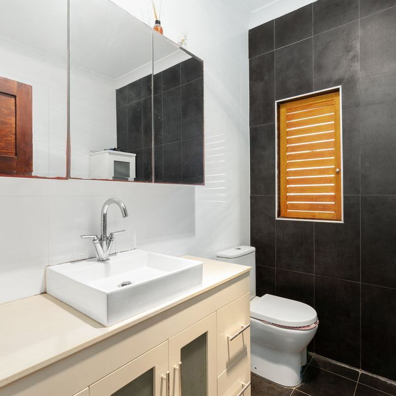 Spacious Four Bedroom Family Home with Large Backyard - Photo 2