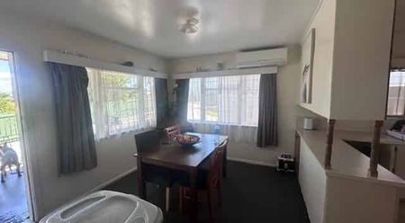 TIDY FAMILY HOME WITH SLEEPOUT - Photo 5