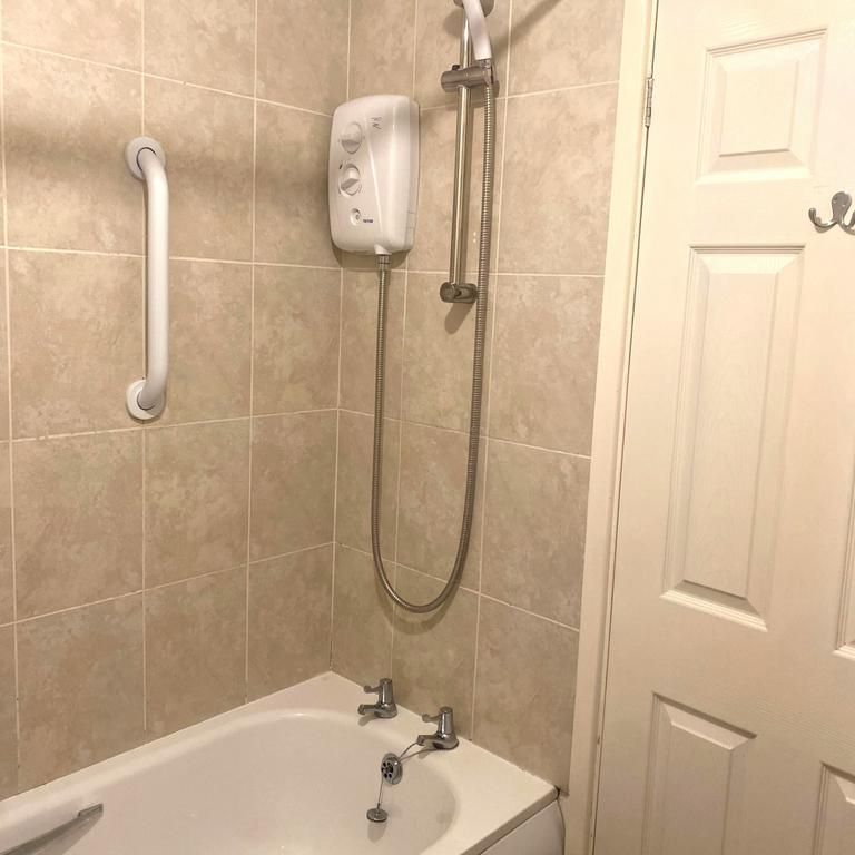 2 bedroom semi-detached bungalow to rent - Photo 1