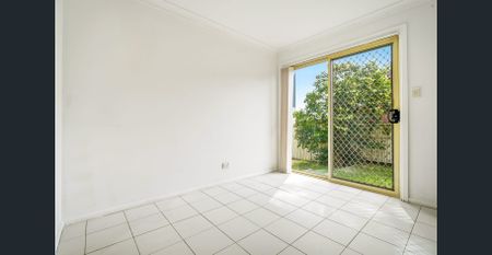 RENOVATED 3 BEDROOM TOWNHOUSE IN QUIET COMPLEX - Photo 2