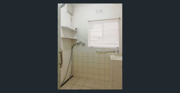 Family friendly, spacious & surrounded by parks - Photo 1