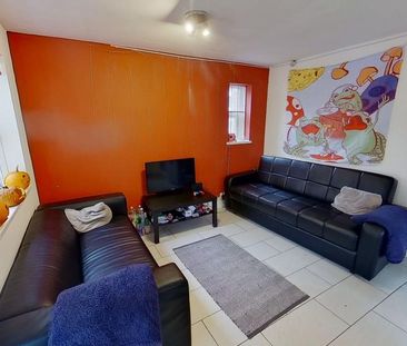 6 bedroom ground floor flat to rent - Photo 1
