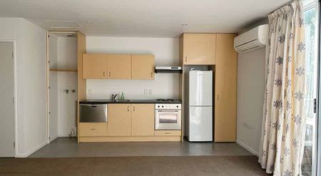 Warm and sunny apartment in Ferrymead - Photo 3