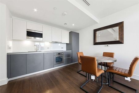 This beautifully appointed one bedroom apartment, extending to 552sq ft, is set within the iconic Maine Tower in the prestigious Harbour Central development. - Photo 4
