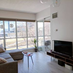 Spacious super clean Downtown Toronto Furnished Condo with Parking ava - Photo 2