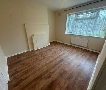 4 bedroom semi-detached house to rent - Photo 4