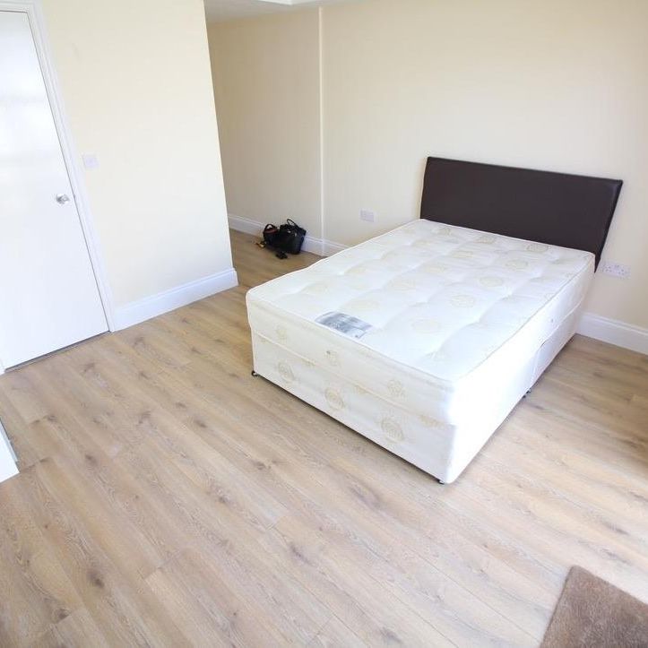 Humber Way, Slough - Photo 1