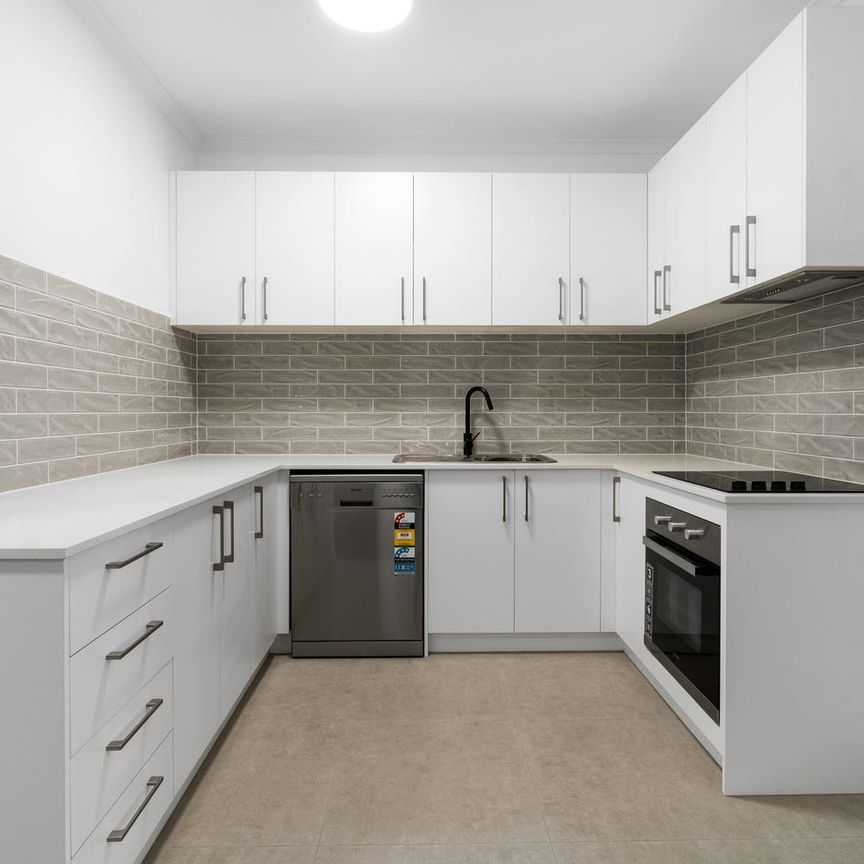 Stylish Apartment with Parking in the Heart of Windsor - Photo 1