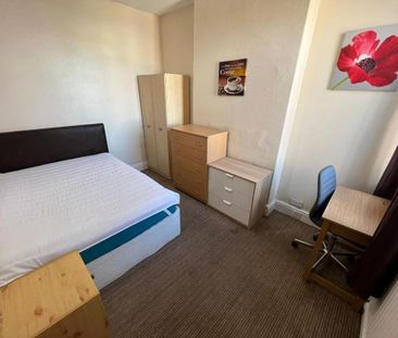 5 bedroom terraced house to rent - Photo 4