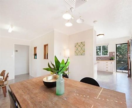 CHARMING 3 BEDROOM HOME IN MOUNT LOUISA! - Photo 3