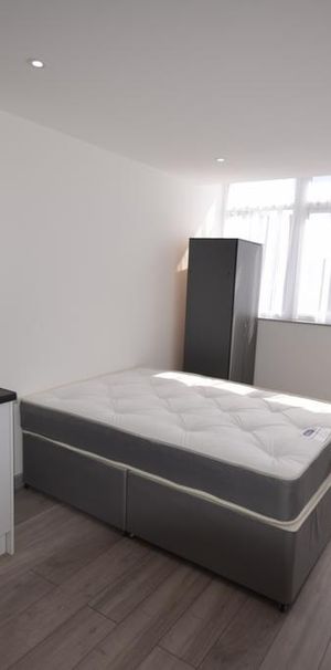 Studio to rent - Photo 1
