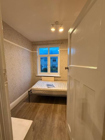 4 Bed Terraced House, Boston Road, BS7 - Photo 2