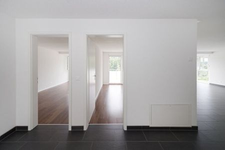 Helle Wohnung mit grossem, sonnigem Balkon - Photo 2