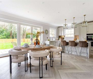 A well presented family in the newly built Berkeley Homes Sunningda... - Photo 5