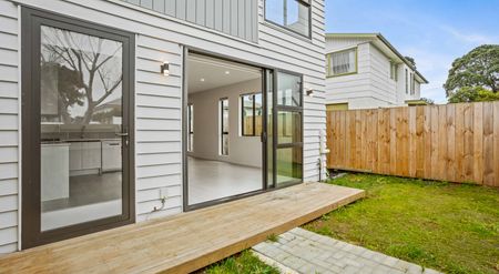 Beautiful 3 Bedroom New Lynn Home - Photo 5