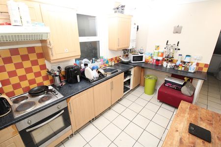 Room For Rent Bertha Street, Pontypridd - Photo 3