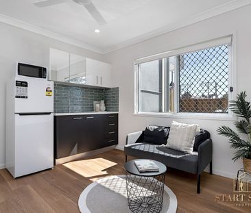 Modern, self contained and furnished Unit - Including Bills - Photo 6