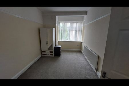 2 Bed Maisonette, Kildowan Road, IG3 - Photo 4
