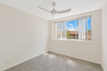 Modern Apartment with River Views - Photo 5