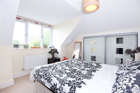 2 bedroom Flat in Whitegates, Winnersh - Photo 4