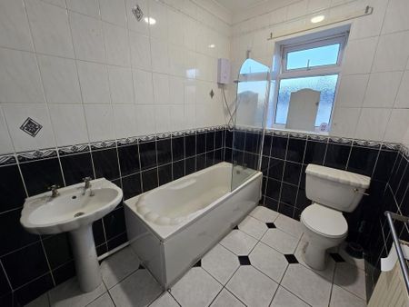 2 bedroom terraced house to rent - Photo 4