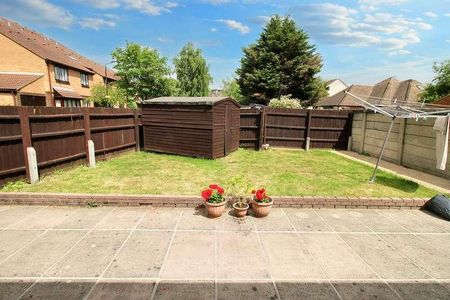 Brentwood Road, Romford, RM1 - Photo 5