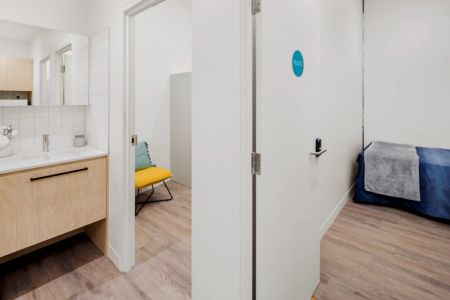 Two Bedroom Apartment Silver - Photo 5