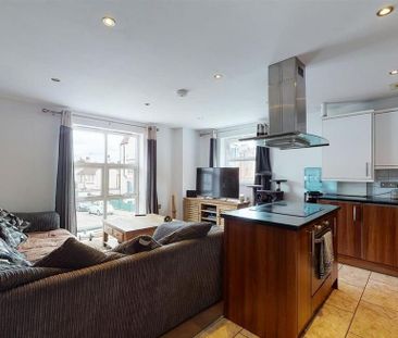 2 bedroom flat to rent - Photo 2