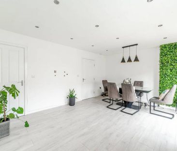 4 bedroom end of terrace house to rent - Photo 6