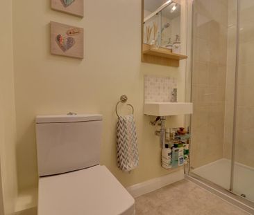 4 bedroom semi-detached house to rent - Photo 6