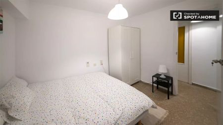Rooms for rent in 5-bedroom apartment in Aiora - Photo 4