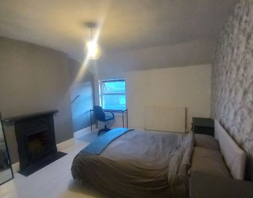 4 x Double Rooms (£450-500 Per Month Incl Bills) in Victorian Terraced House In Liverpool (L22 0NJ) - Photo 1