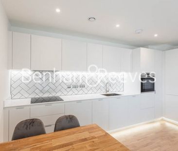 1 Bedroom flat to rent in Greenleaf Walk, Southall, UB1 - Photo 3