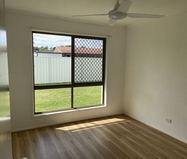 BEAUTIFUL FAMILY HOME IN DAISY HILL - Photo 3