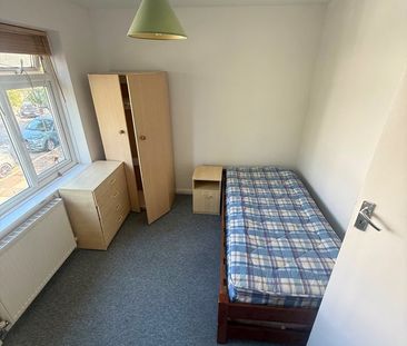 2 Bed Flat, Grosvenor Road, N3 - Photo 4